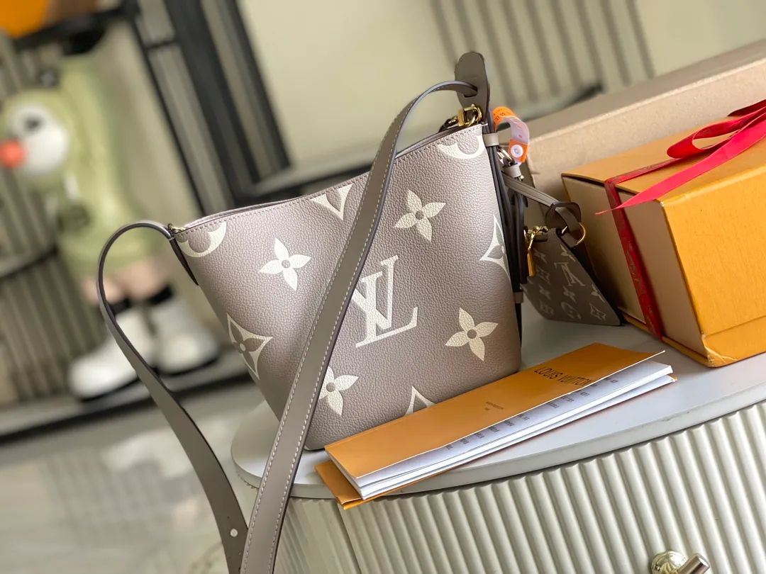 All Categories 💚 Authentic Grade Bags 💚 LV 2026 New LV Top Replica Crossbody Shoulder Bag