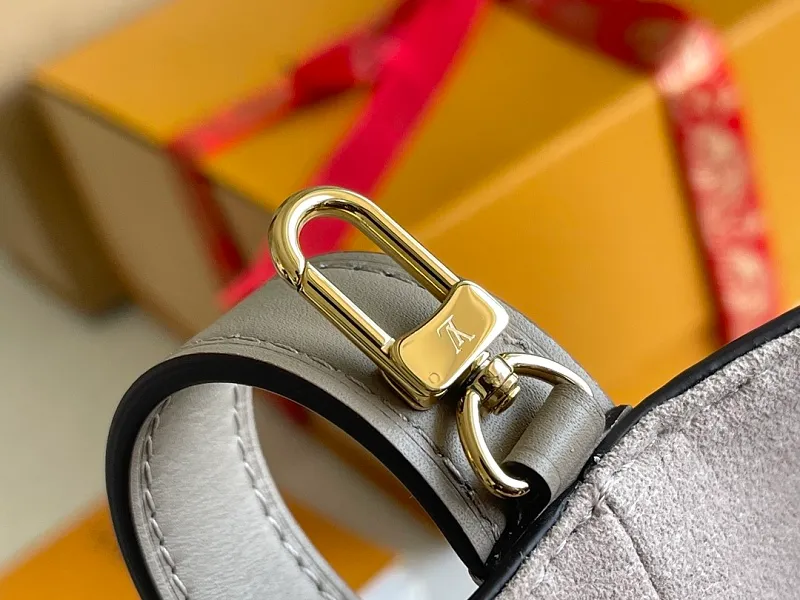 All Categories 💚 Authentic Grade Bags 💚 LV 2026 New LV Top Replica Crossbody Shoulder Bag