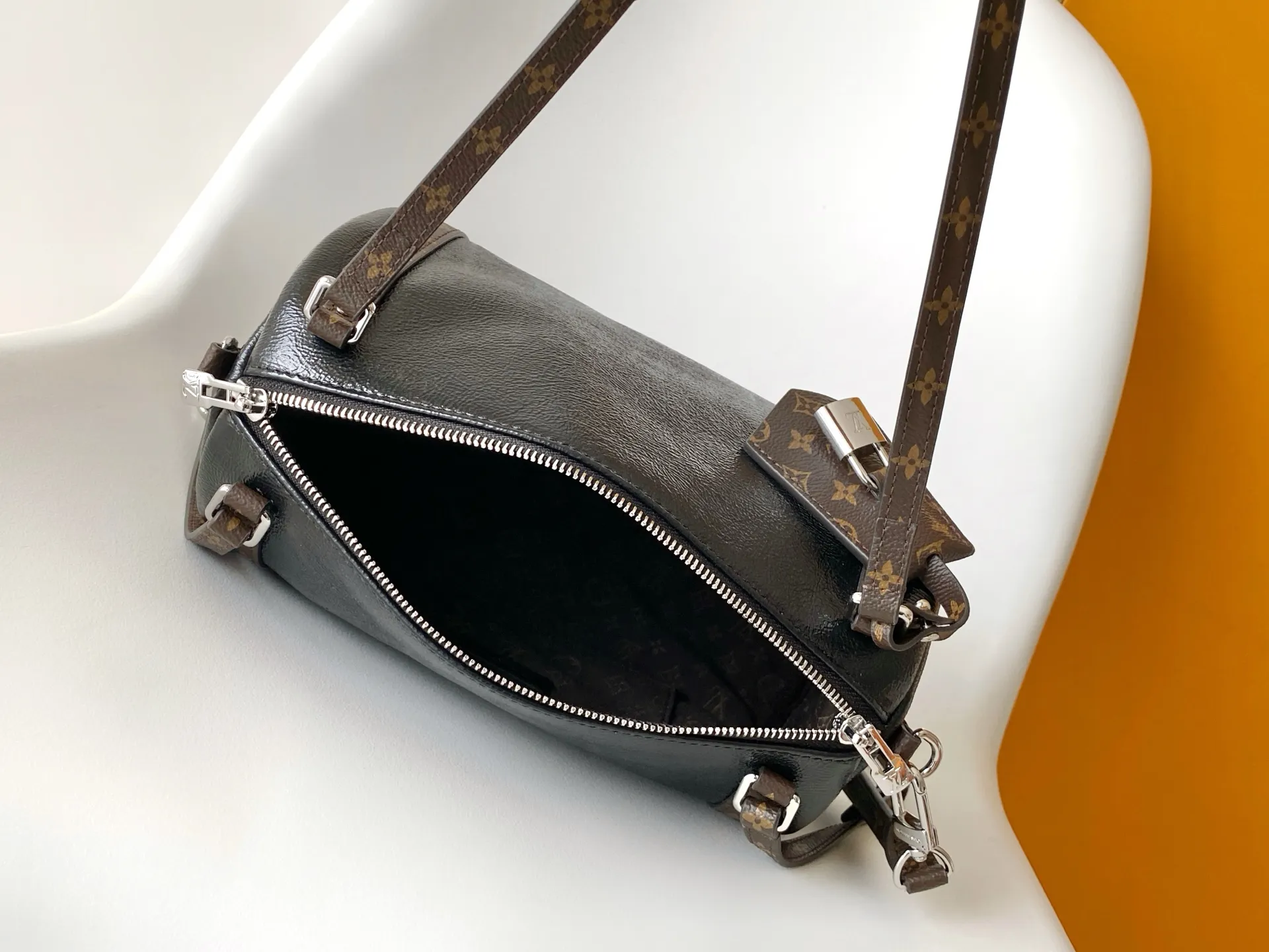 All Categories Official Website "Brand Women's Bags" Women's Bags 💙 LV 2026 New LV Crossbody Bag
