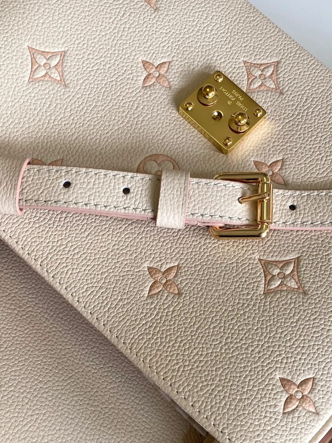 All Categories Official Website "Brand Women's Bags" Women's Bags 💙 LV 2025 New LV Crossbody Bag