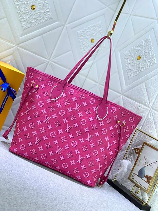 All Categories Official Website "Brand Women's Bags" Women's Bags 💙 LV upgraded original version [NEVERFULL Medium Handbag] (new silk screen shopping bag) The classic lines of the Never full MM handbag are made of colorful Monogram canvas and external front pockets, giving it a retro feel. Gold hardware - including pocket buckles - and leather