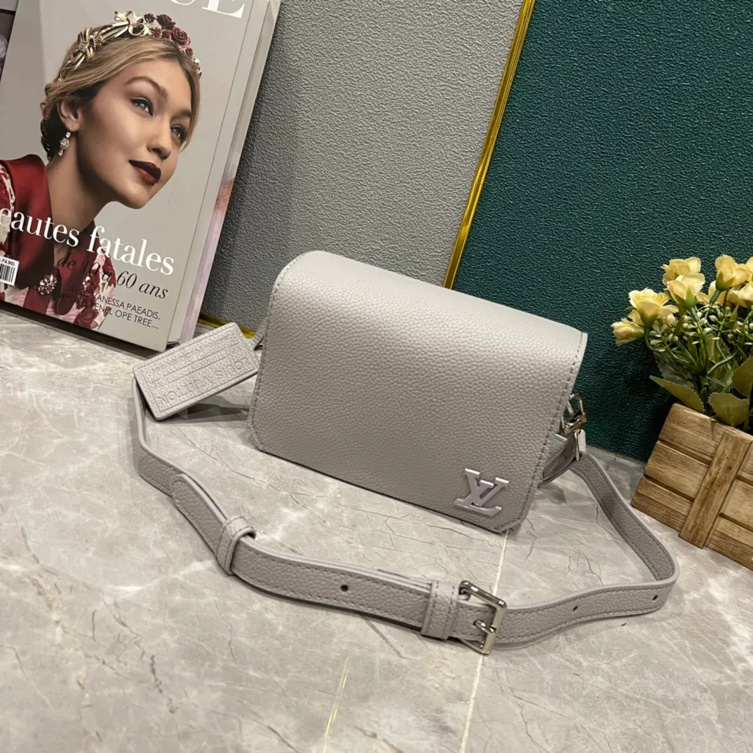 All Categories Official Website "Brand Women's Bags" Women's Bags 💙 LV 2023 New LV Crossbody Bag