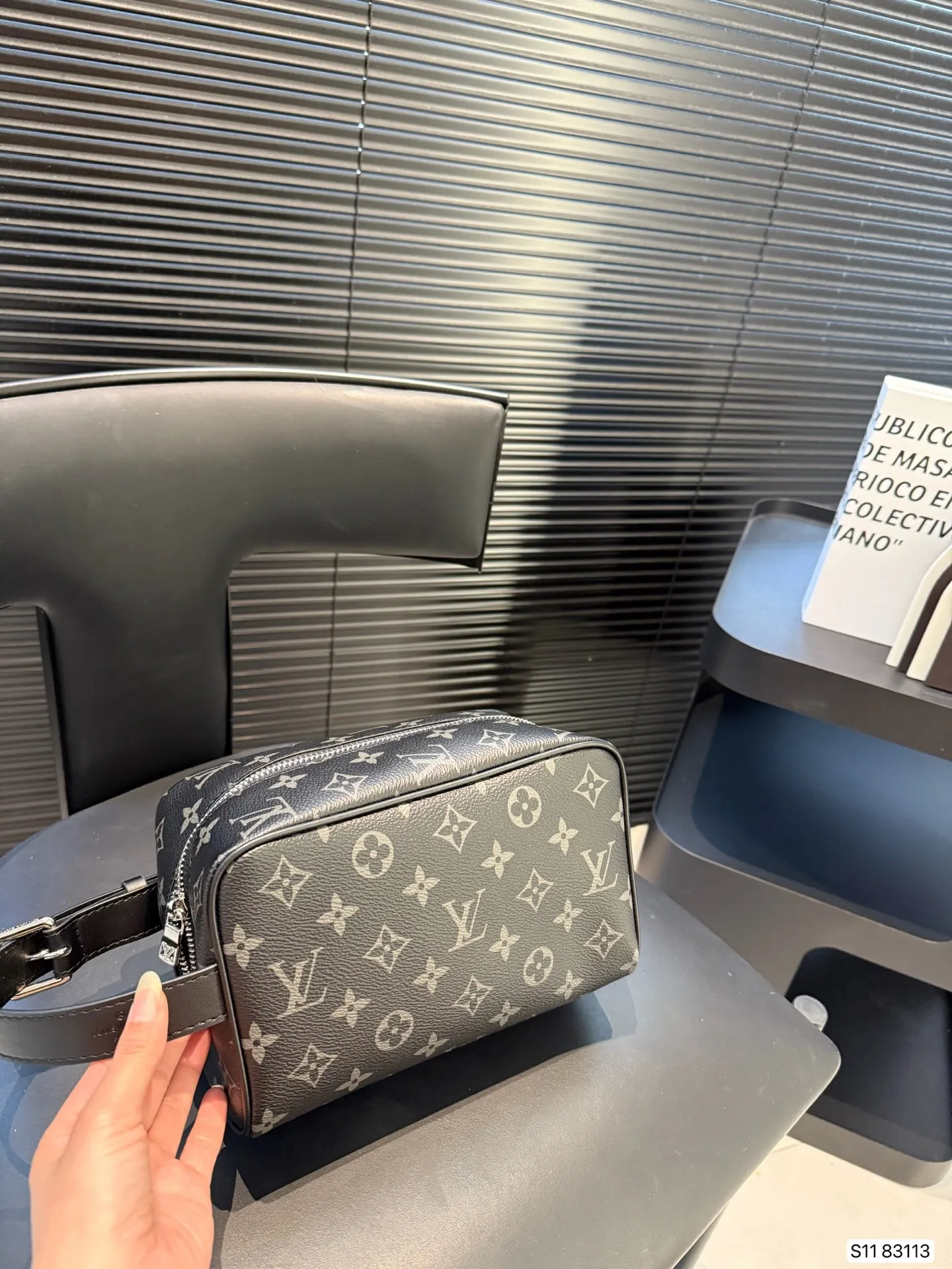 All categories Official website "Brand Women's Bags" Women's Bags 💙 LV 2025 new LV toiletry bag