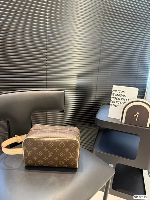 All categories Official website "Brand Women's Bags" Women's Bags 💙 LV 2025 new LV toiletry bag