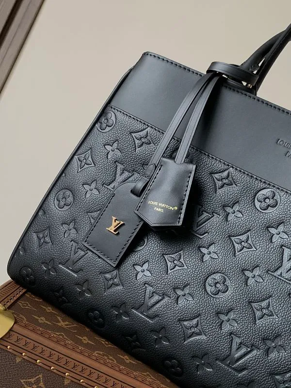 All categories Official website "Brand Women's Bags" Women's Bags 💙 LV 2026 new LV hand-held crossbody bag