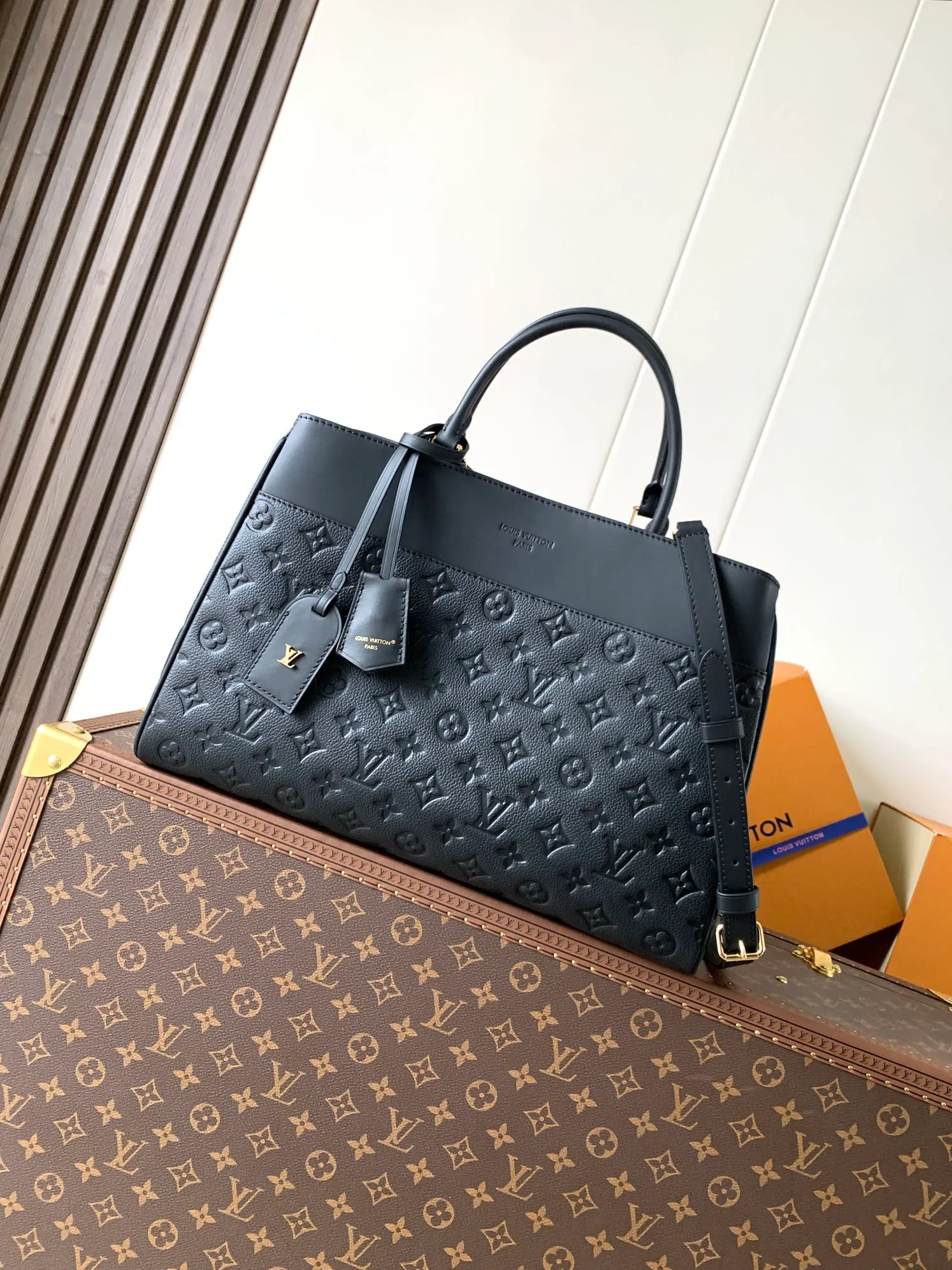 All categories Official website "Brand Women's Bags" Women's Bags 💙 LV 2026 new LV hand-held crossbody bag