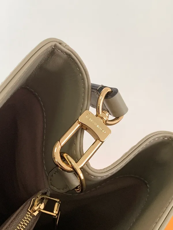 All categories Official website "Brand Women's Bags" Women's Bags 💙 LV 2026 new LV hand-held crossbody bag