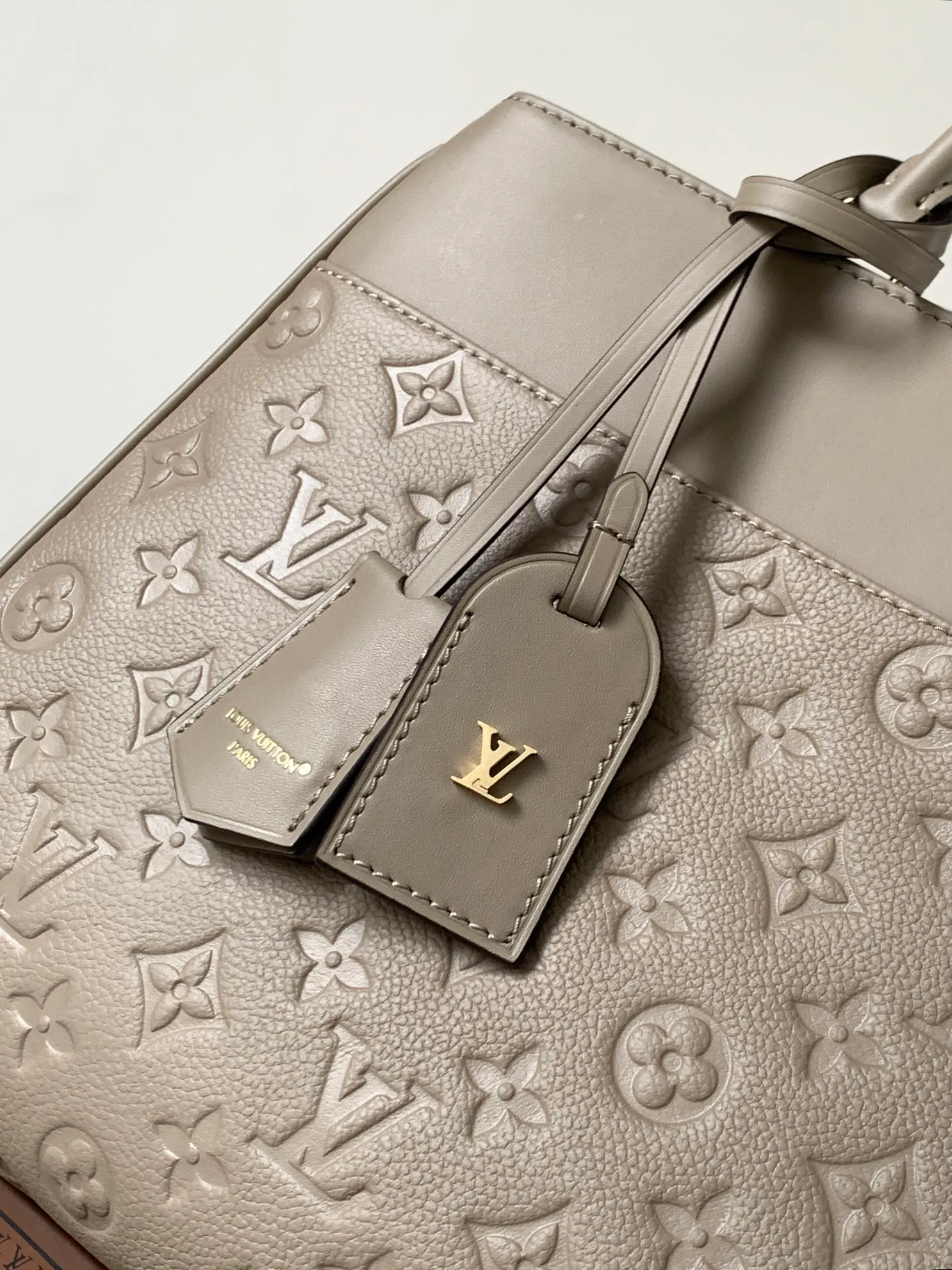 All categories Official website "Brand Women's Bags" Women's Bags 💙 LV 2026 new LV hand-held crossbody bag