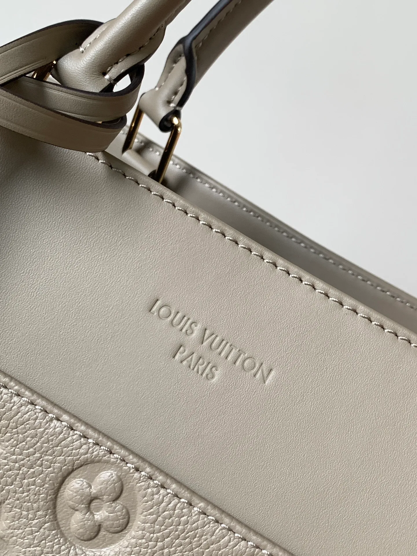 All categories Official website "Brand Women's Bags" Women's Bags 💙 LV 2026 new LV hand-held crossbody bag