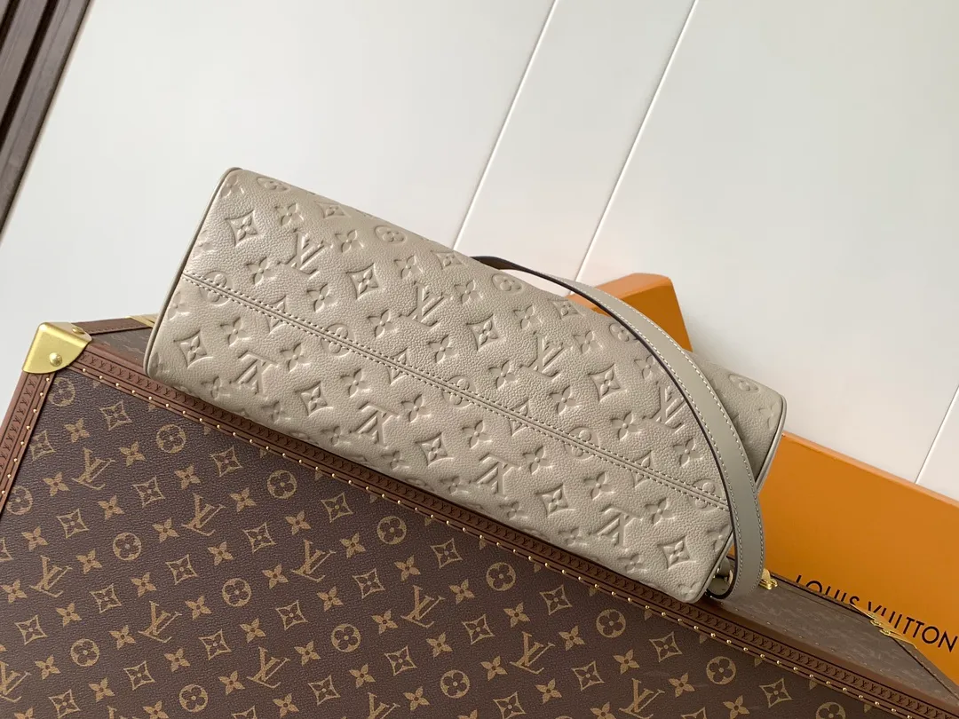 All categories Official website "Brand Women's Bags" Women's Bags 💙 LV 2026 new LV hand-held crossbody bag
