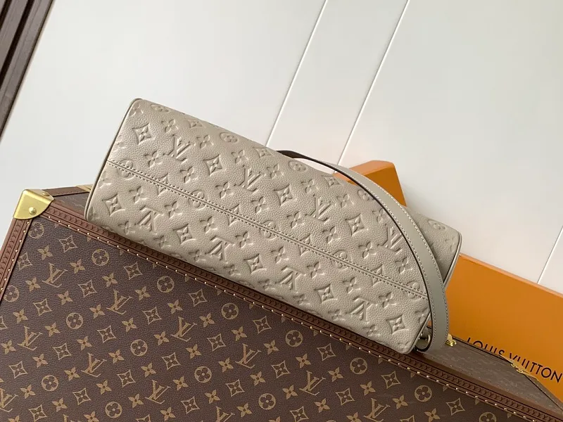 All categories Official website "Brand Women's Bags" Women's Bags 💙 LV 2026 new LV hand-held crossbody bag