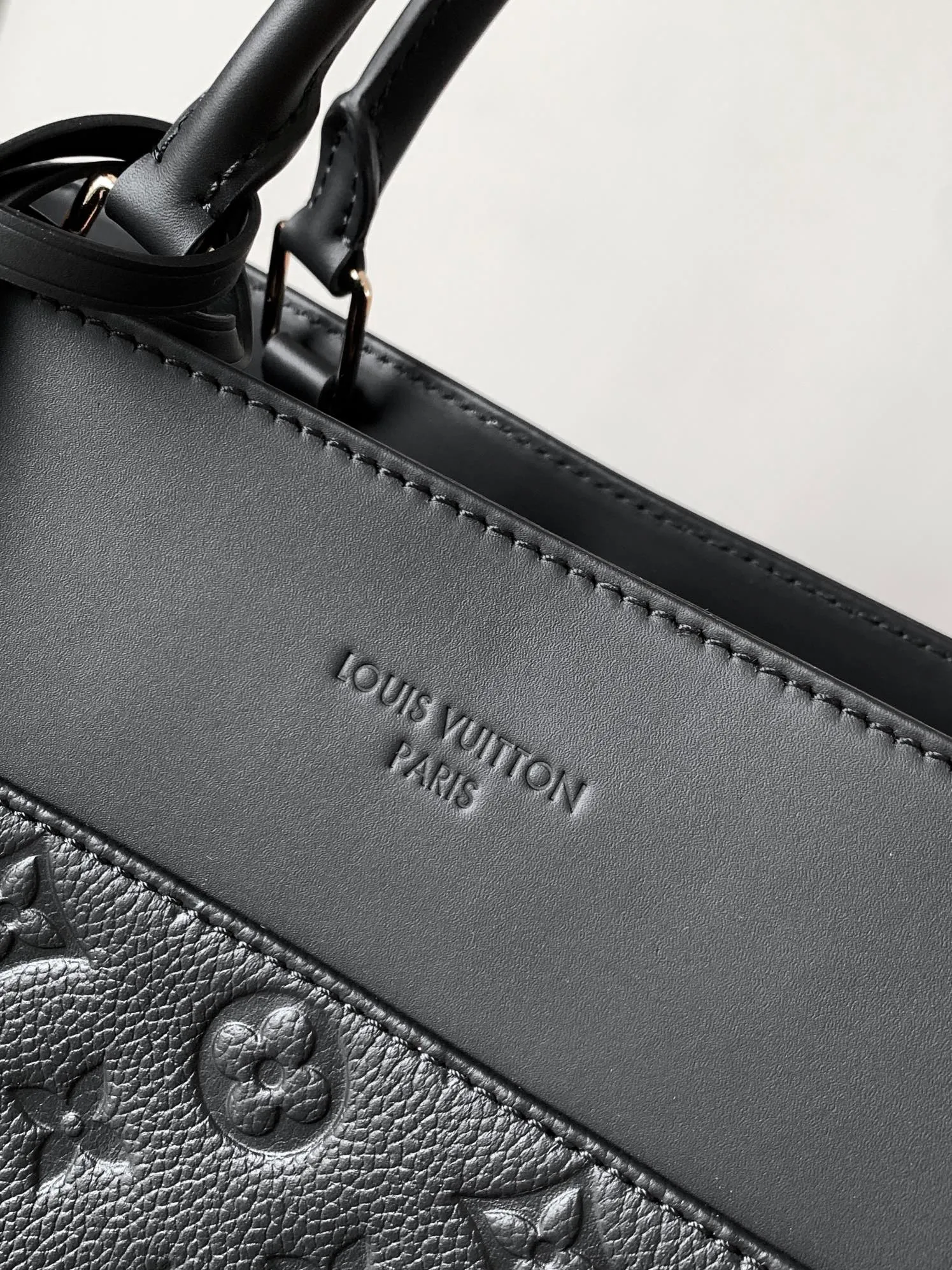 All categories Official website "Brand Women's Bags" Women's Bags 💙 LV 2026 new LV hand-held crossbody bag