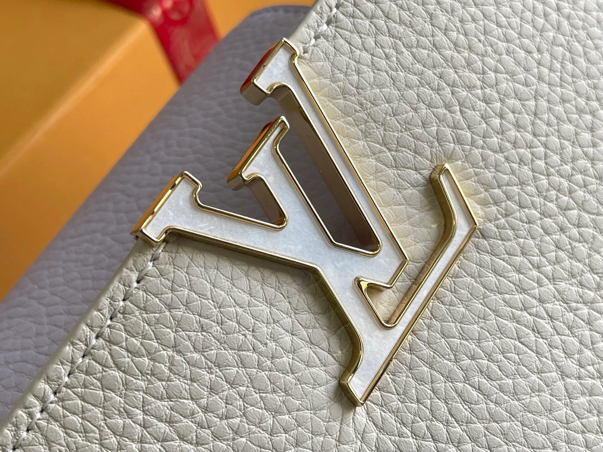 All Categories 💚 Authentic Grade Bags 💚 LV 2026 New LV Top Replica Crossbody Shoulder Bag