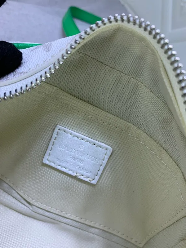 All Categories Official Website "Brand Women's Bags" Women's Bags 💙 LV has the new "Louis Vuitton!" signature printed on its vintage Monogram canvas and chunky chain, a mini soft trunk bag that is part of Virgil Abra's everyday LV capsule of the Men's Fall/Winter 2021-22 collection. Boxy shape and eight pieces of hardware to reinforce the corners. Can