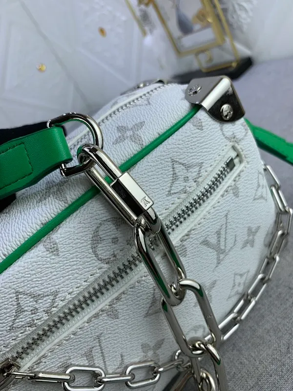 All Categories Official Website "Brand Women's Bags" Women's Bags 💙 LV has the new "Louis Vuitton!" signature printed on its vintage Monogram canvas and chunky chain, a mini soft trunk bag that is part of Virgil Abra's everyday LV capsule of the Men's Fall/Winter 2021-22 collection. Boxy shape and eight pieces of hardware to reinforce the corners. Can