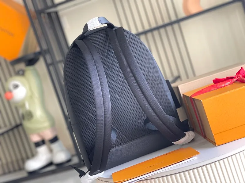 All categories 💚 Authentic bags 💚 LV LV classic backpack