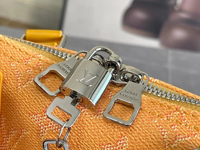 All categories 💚 Authentic bags 💚 LV LV new travel bag