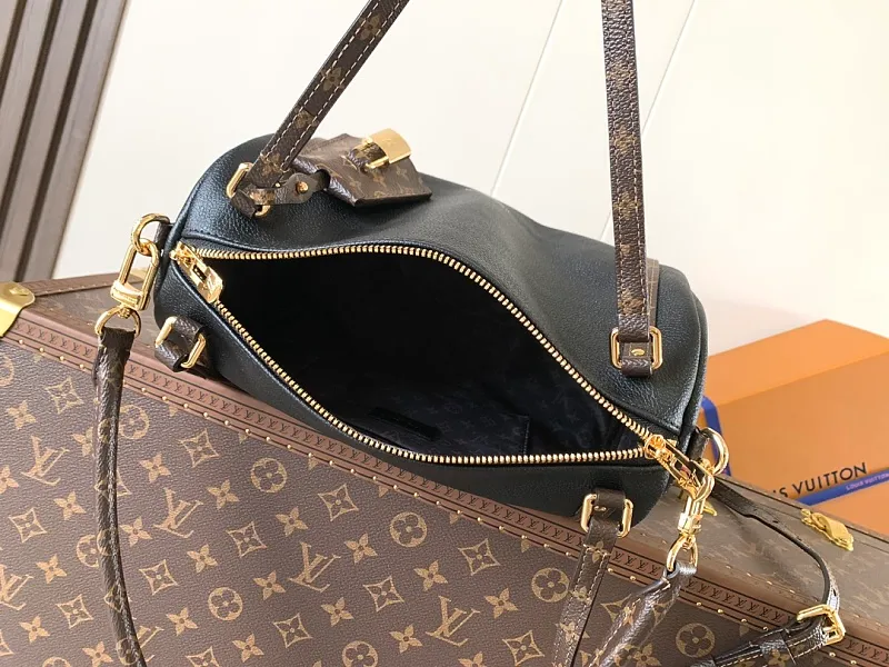 All Categories Official Website "Brand Women's Bags" Women's Bags 💙 LV 2026 New LV Crossbody Bag
