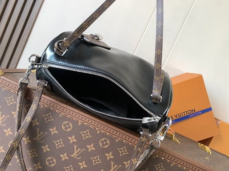 All Categories Official Website "Brand Women's Bags" Women's Bags 💙 LV 2026 New LV Crossbody Bag