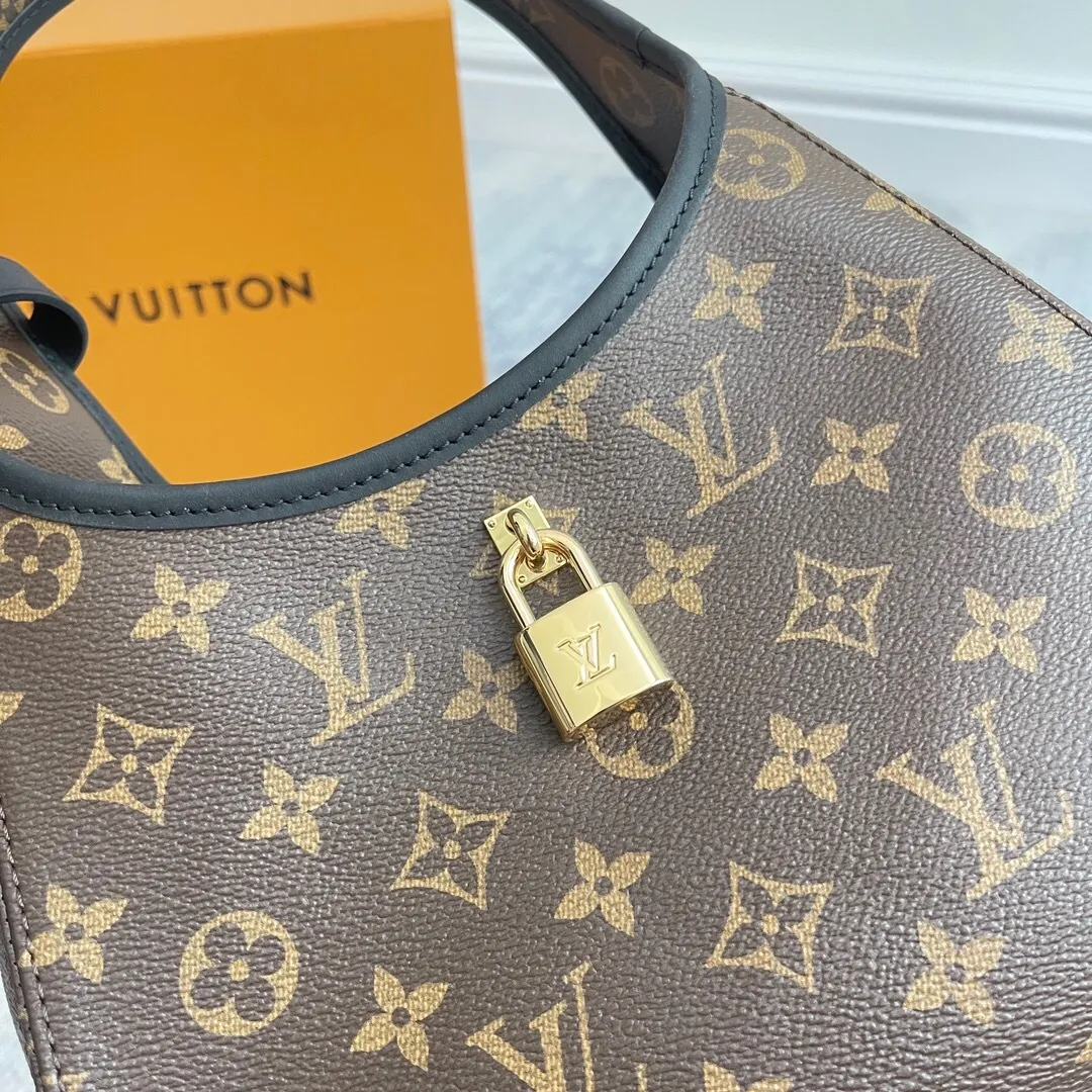 All categories Official website "Brand Women's Bags" Women's Bags 💙 LV 2025 new LV armpit bag