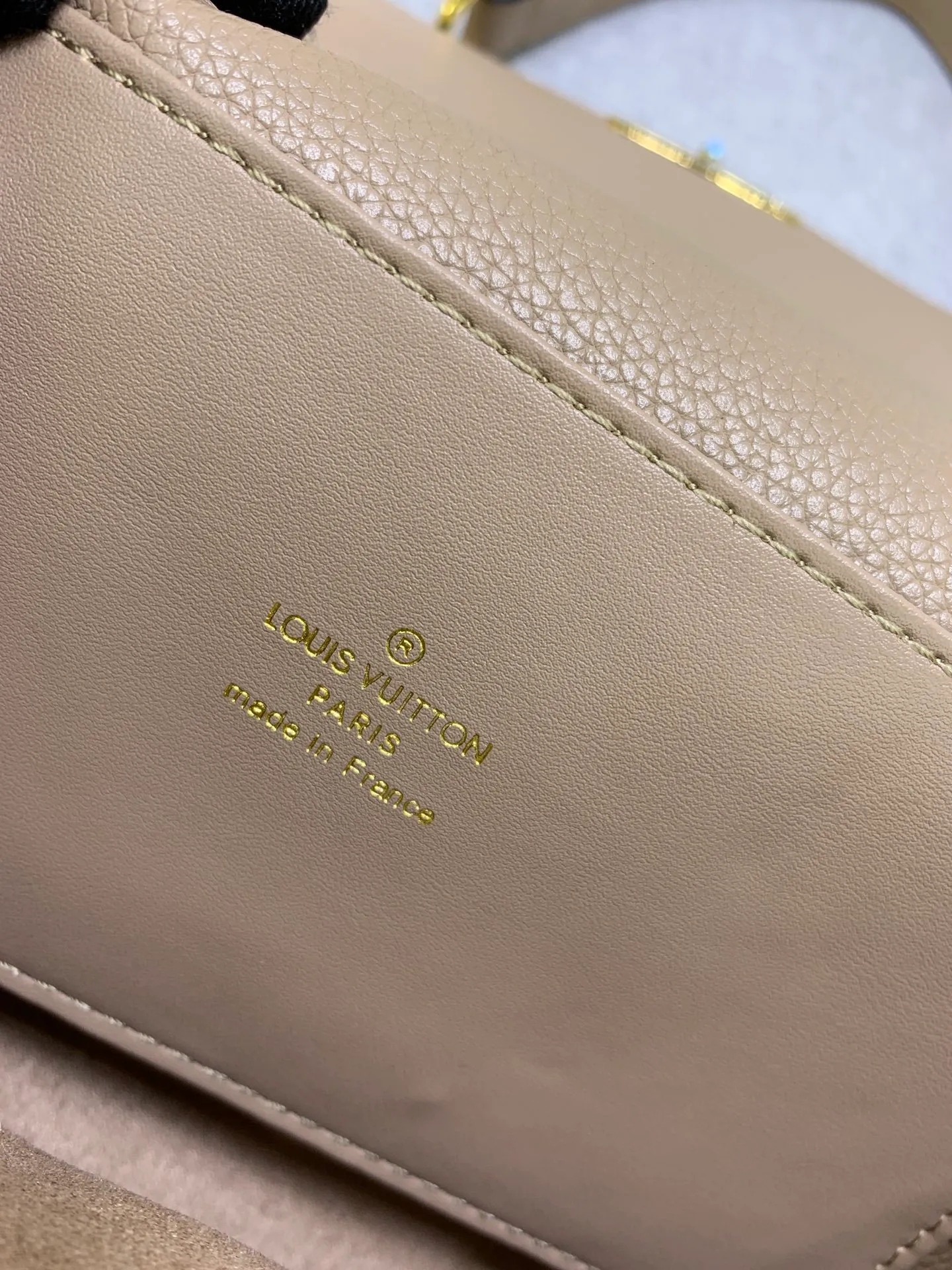 All Categories Official Website "Brand Women's Bags" Women's Bags 💙 LV Upgraded Original This Marceau chain bag is made of Monogram Empreinte embossed leather, with a plain leather flap and soft leather lining. Signature S-lock clasp and chain add to the elegance, and there's room for a large wallet and iPhone