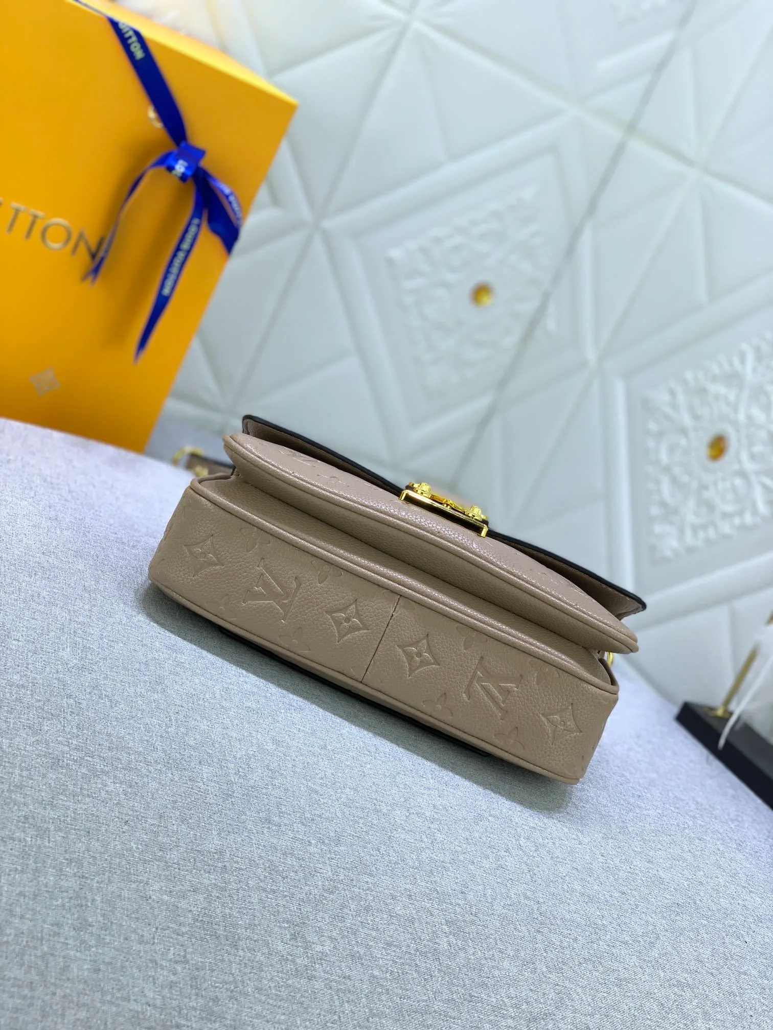 All Categories Official Website "Brand Women's Bags" Women's Bags 💙 LV Upgraded Original This Marceau chain bag is made of Monogram Empreinte embossed leather, with a plain leather flap and soft leather lining. Signature S-lock clasp and chain add to the elegance, and there's room for a large wallet and iPhone