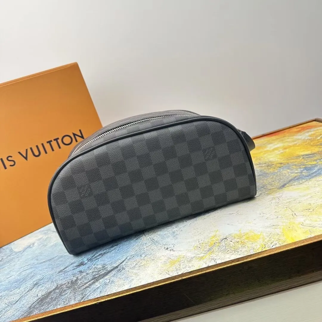 All categories Official website "Brand Women's Bags" Women's Bags 💙 LV 2025 new LV toiletry bag