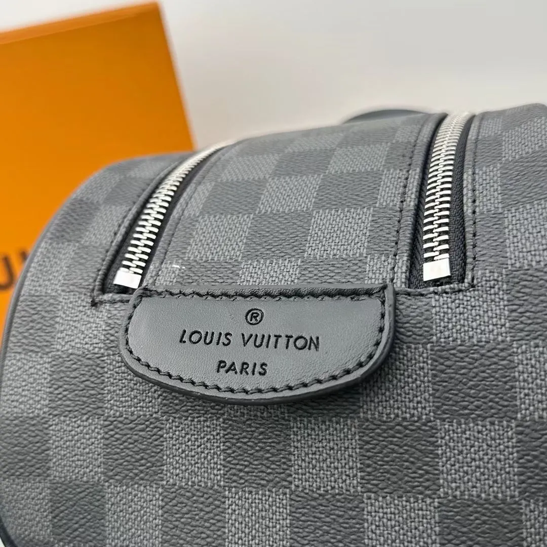 All categories Official website "Brand Women's Bags" Women's Bags 💙 LV 2025 new LV toiletry bag