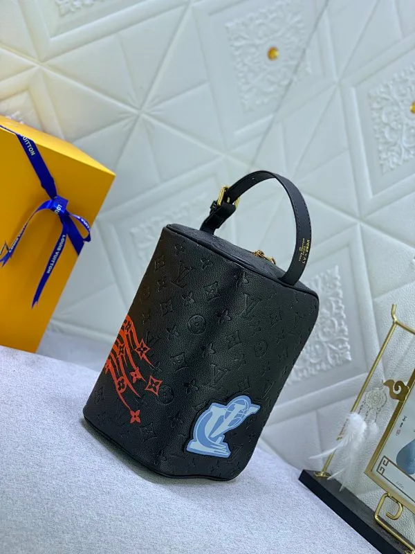 All Categories Official Website "Brand Women's Bags" Women's Bags 💙 LV Dopp Kit Toilet Bag is made of Monogram embossed Taurillon leather, and the full leather embossed NBA Toilet Bag Clutch Box Bag is embellished with a large LV basketball logo and a classic NBA logo patch, witnessing the joint creativity of Louis Vuitton and the NBA.