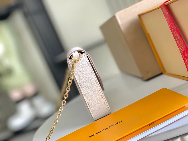 All Categories 💚 Authentic Grade Bags 💚 LV 2026 New LV Top Replica Crossbody Shoulder Bag