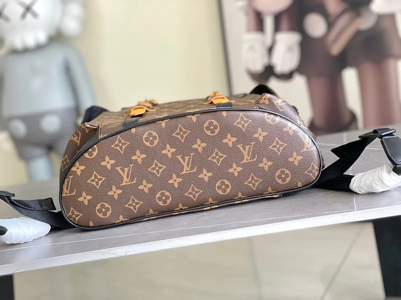 All categories 💚 Authentic bags 💚 LV LV classic backpack