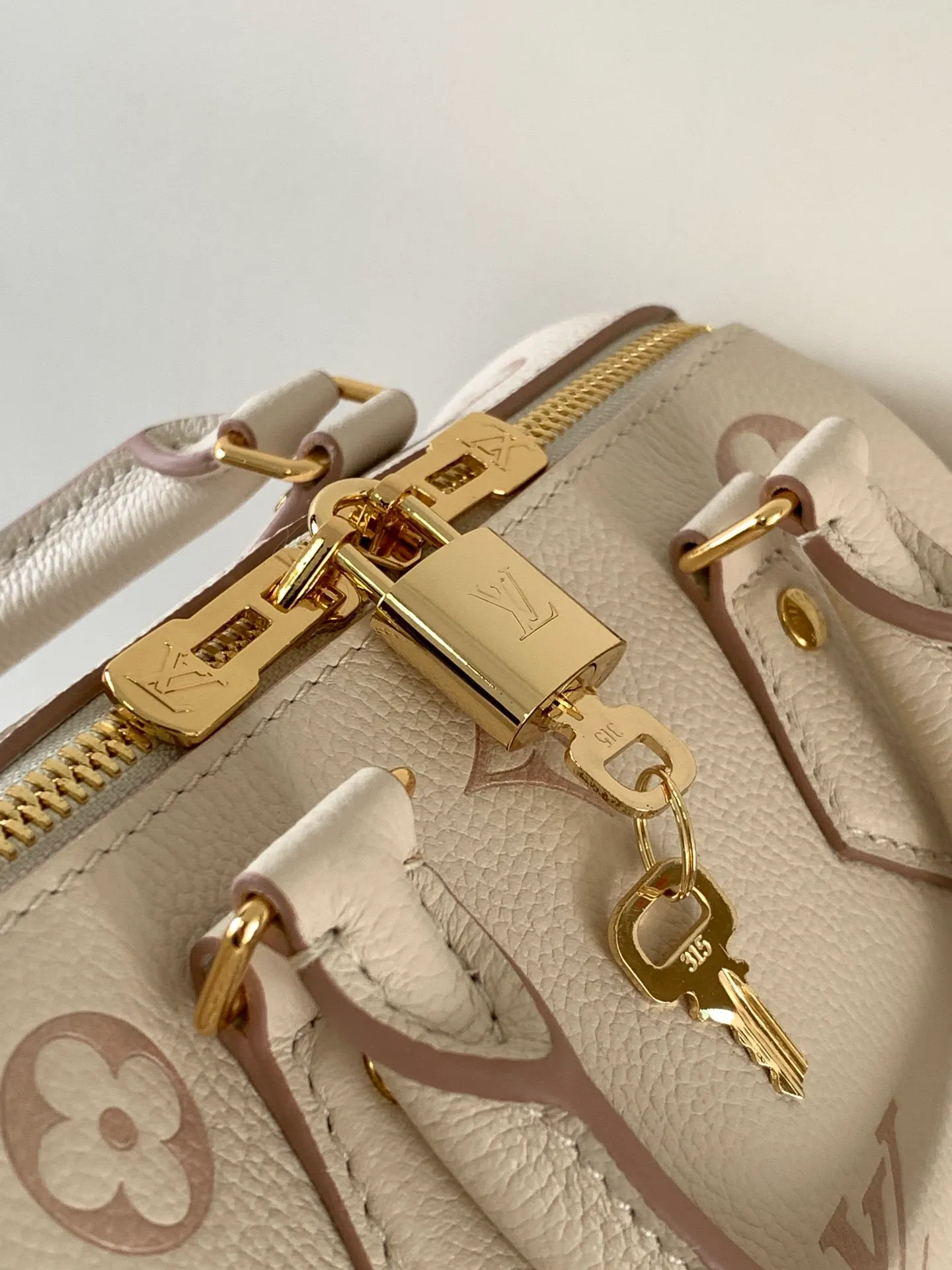 All Categories Official Website "Brand Women's Bags" Women's Bags 💙 LV 2026 New LV Crossbody Bag