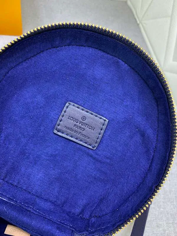 All Categories Official Website "Brand Women's Bags" Women's Bags 💙 LV upgraded original gradient denim blue cannes fortune bag. Drawing on the shape of a long-standing makeup box, women's art director Nicolas Ghesquière recreates the classic charm of the past with this semi-rigid handbag. Monogram and Monogram Reverse