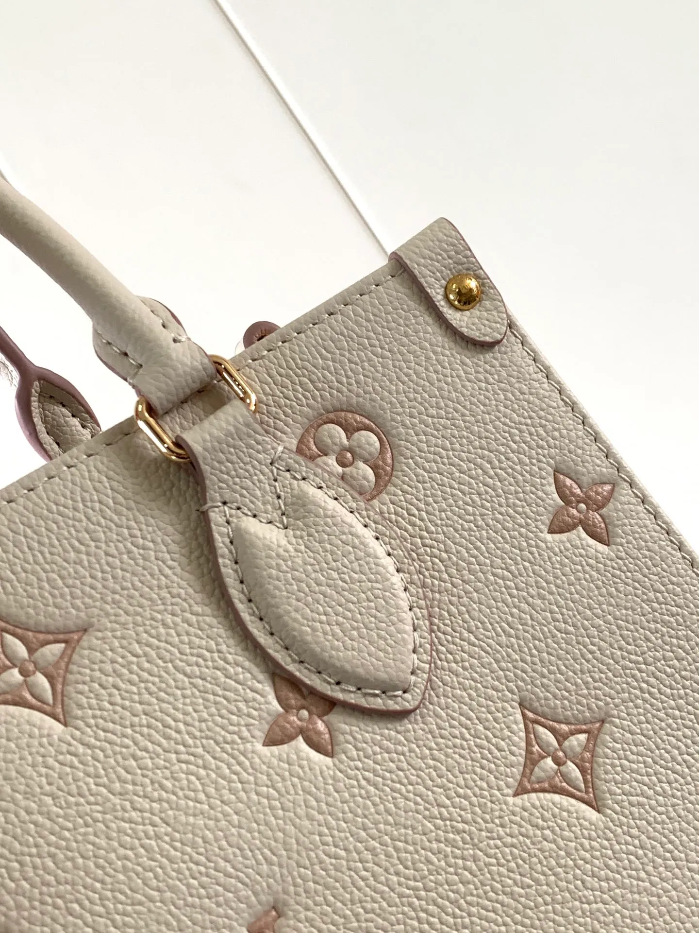 All categories Official website "Brand Women's Bags" Women's Bags 💙 LV 2026 new LV hand-held crossbody bag