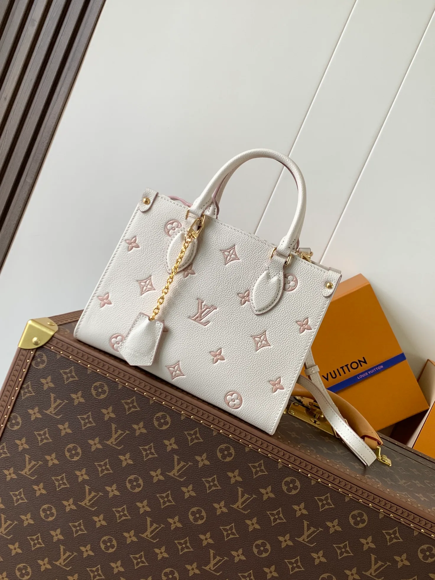 All categories Official website "Brand Women's Bags" Women's Bags 💙 LV 2026 new LV hand-held crossbody bag