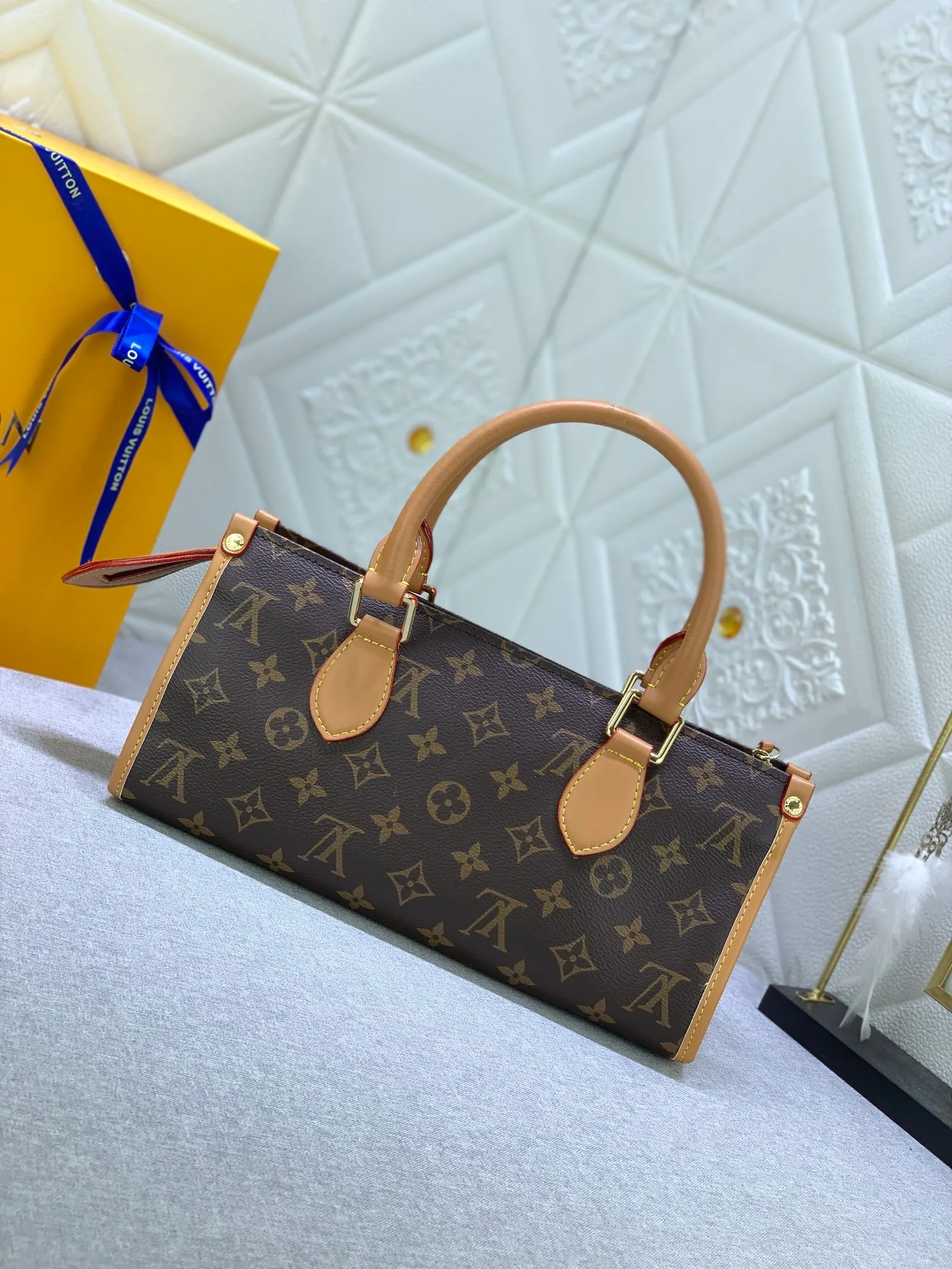All Categories Official Website "Brand Women's Bags" Women's Bags 💙 LV upgraded original version 💕 Medieval series gold ball triangle bag 💕 Wang Ou's same gold ball triangle bag, Popincourt Haut small gold ball, this bag is full of design, the side is triangular, and the zipper is equipped with two small gold balls, commonly known as the small gold ball bag, the portable style is very grand and reveals an elegant atmosphere, there are also