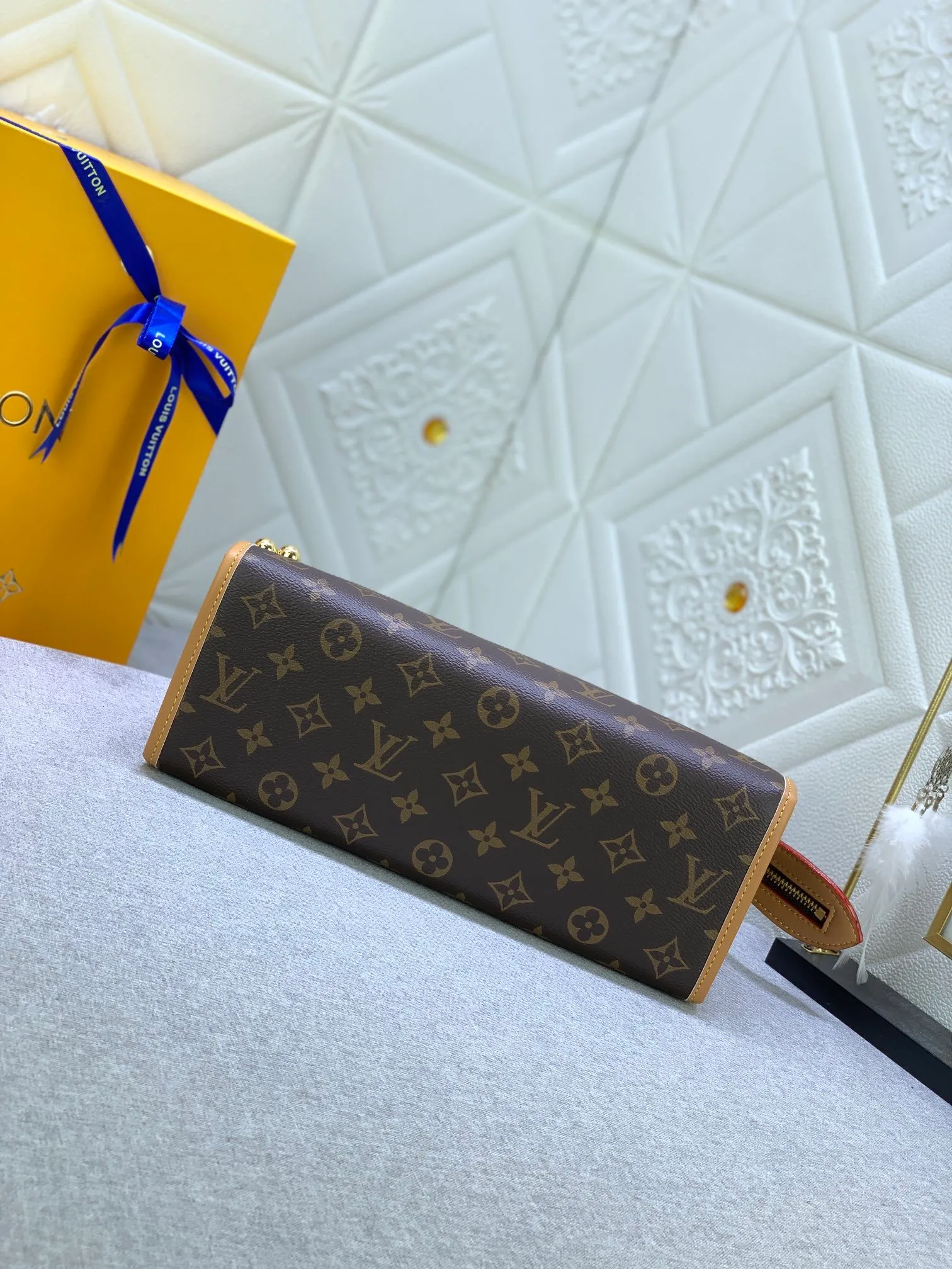 All Categories Official Website "Brand Women's Bags" Women's Bags 💙 LV upgraded original version 💕 Medieval series gold ball triangle bag 💕 Wang Ou's same gold ball triangle bag, Popincourt Haut small gold ball, this bag is full of design, the side is triangular, and the zipper is equipped with two small gold balls, commonly known as the small gold ball bag, the portable style is very grand and reveals an elegant atmosphere, there are also