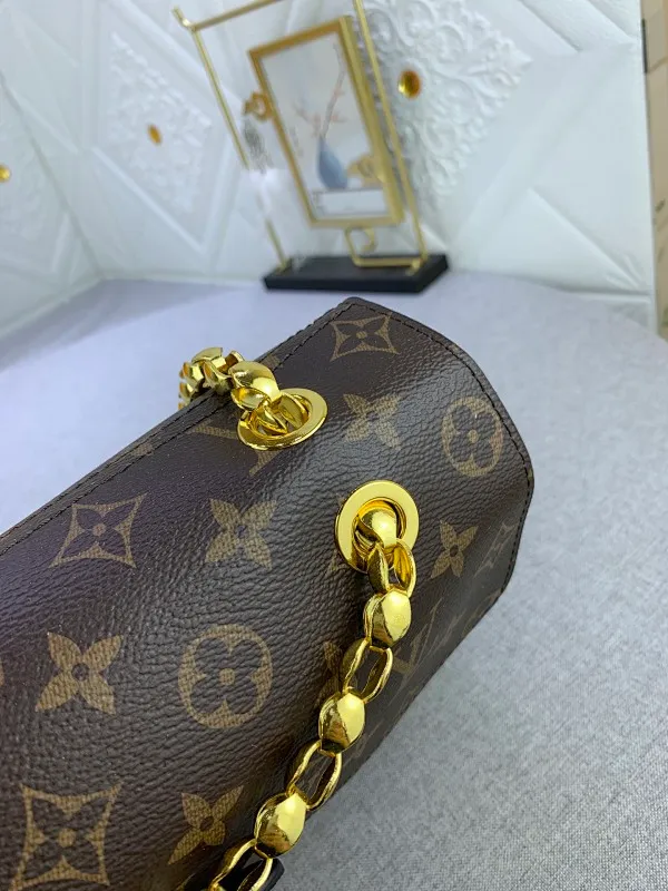 All Categories Official Website "Brand Women's Bags" Women's Bags 💙 LV French custom-made Monogram canvas and exquisite calfskin, top-notch handmade in Taiwan, perfect bottom arc of original order for quality, perfect combination of materials and unique hardware accessories, all investment regardless of cost, single shoulder, hand-held, cross-body all-match must-have style, exquisite crown lock buckle, showing the queen's style