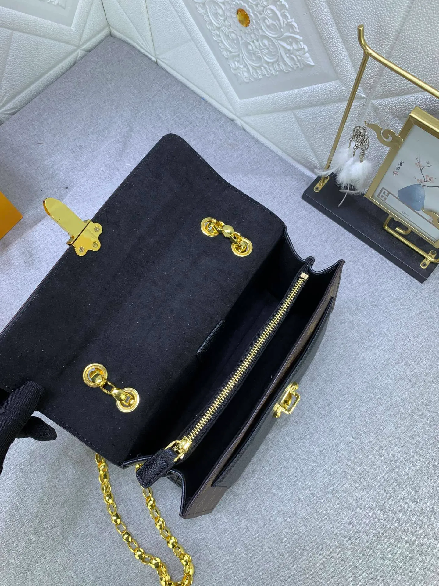All Categories Official Website "Brand Women's Bags" Women's Bags 💙 LV French custom-made Monogram canvas and exquisite calfskin, top-notch handmade in Taiwan, perfect bottom arc of original order for quality, perfect combination of materials and unique hardware accessories, all investment regardless of cost, single shoulder, hand-held, cross-body all-match must-have style, exquisite crown lock buckle, showing the queen's style