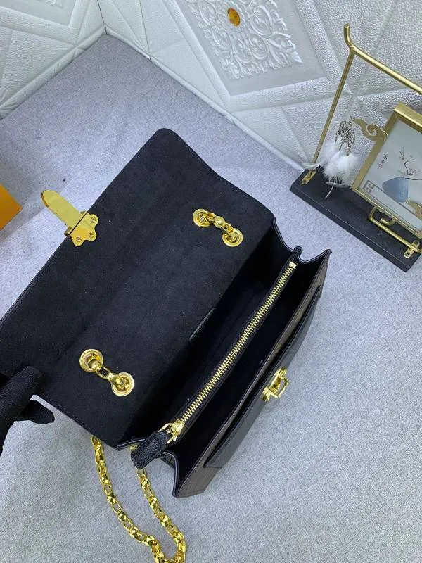 All Categories Official Website "Brand Women's Bags" Women's Bags 💙 LV French custom-made Monogram canvas and exquisite calfskin, top-notch handmade in Taiwan, perfect bottom arc of original order for quality, perfect combination of materials and unique hardware accessories, all investment regardless of cost, single shoulder, hand-held, cross-body all-match must-have style, exquisite crown lock buckle, showing the queen's style