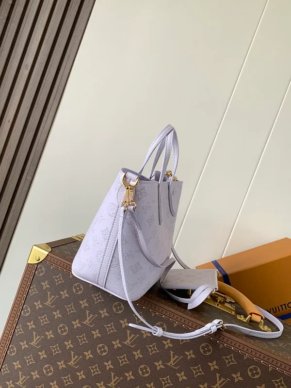 All categories Official website "Brand Women's Bags" Women's Bags 💙 LV 2026 new LV hand-held crossbody bag