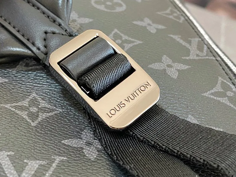 All categories 💚 Authentic bags 💚 LV LV classic backpack