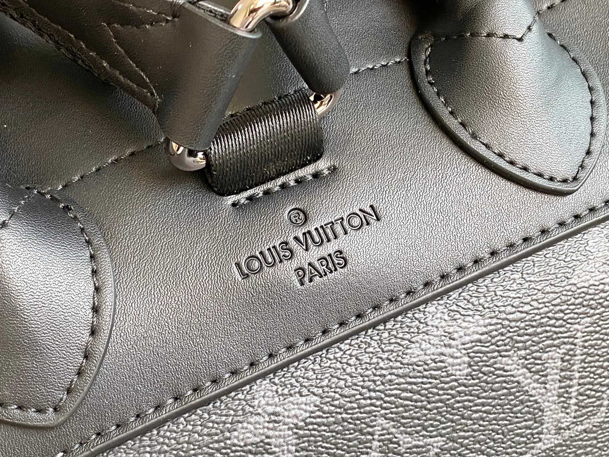 All categories 💚 Authentic bags 💚 LV LV classic backpack