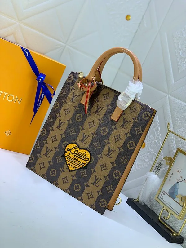 All categories Official website "Brand Women's Bags" Women's Bags 💙 LV 2022 official new LV handbag wholesale 58002000 High quality Size: 26-28.5-6 CM
