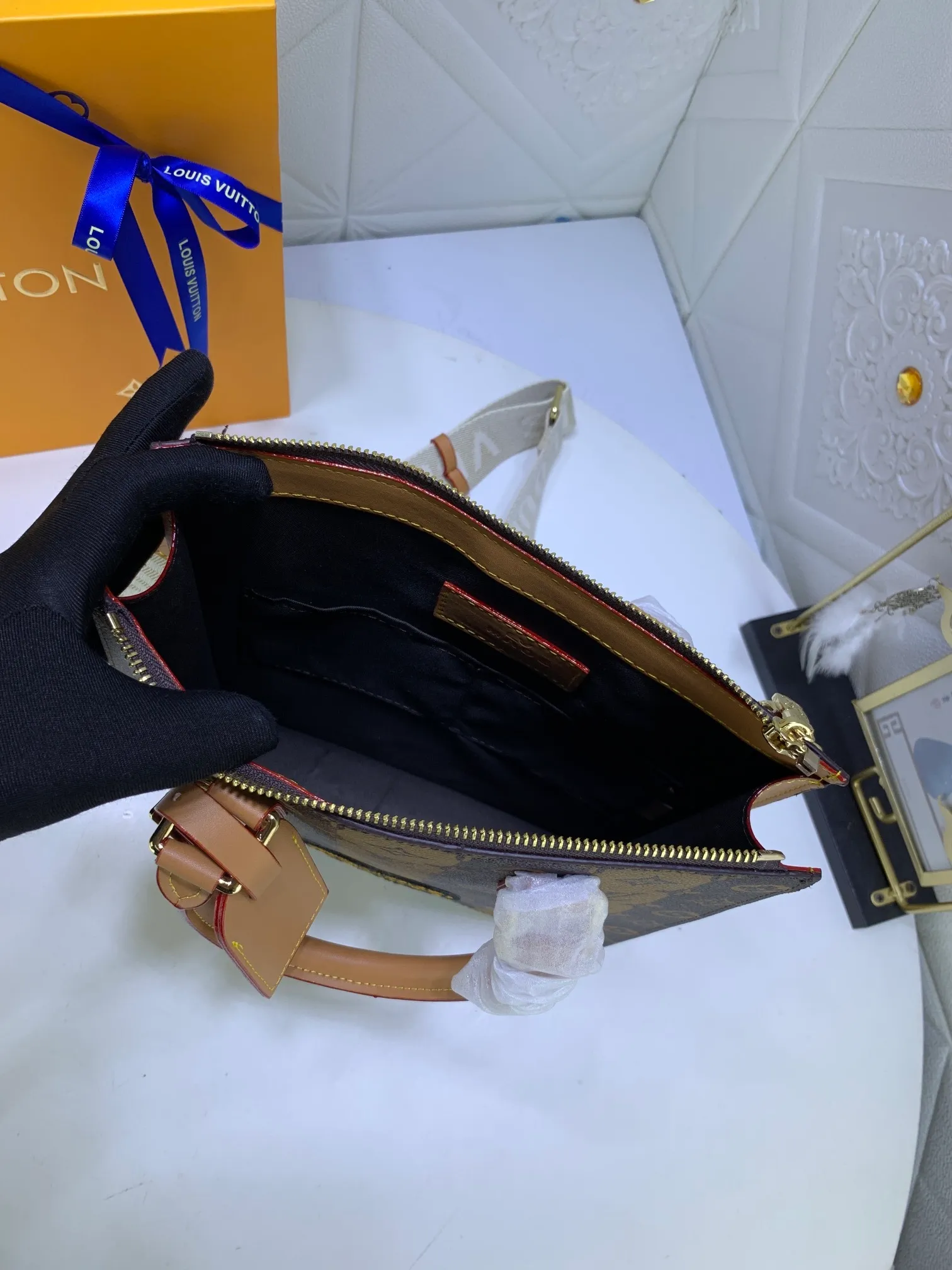 All categories Official website "Brand Women's Bags" Women's Bags 💙 LV 2022 official new LV handbag wholesale 58002000 High quality Size: 26-28.5-6 CM