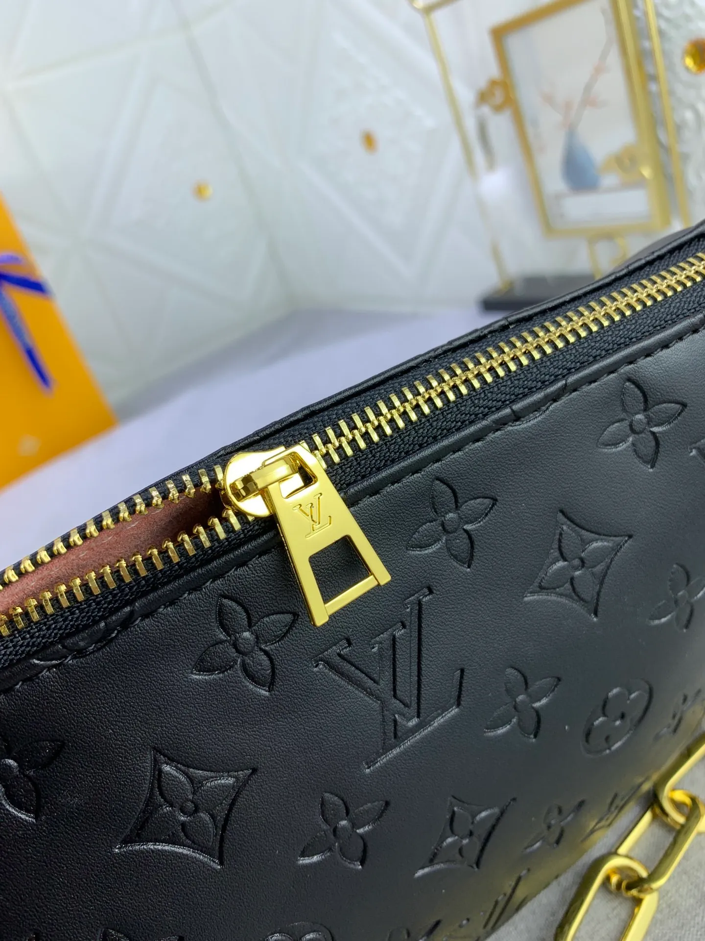 All categories Official website "Brand Women's Bags" Women's Bags 💙 LV Coussin BB handbags made a splash at the 2021 spring and summer fashion show. Monogram embossed puffy sheepskin creates a pillow-shaped structure that brings an edgy edge to a simple design. It can be worn cross-body using the shoulder strap or transformed into a chain baguette bag, or can be carried under the arm. Detailed features 20 x 16