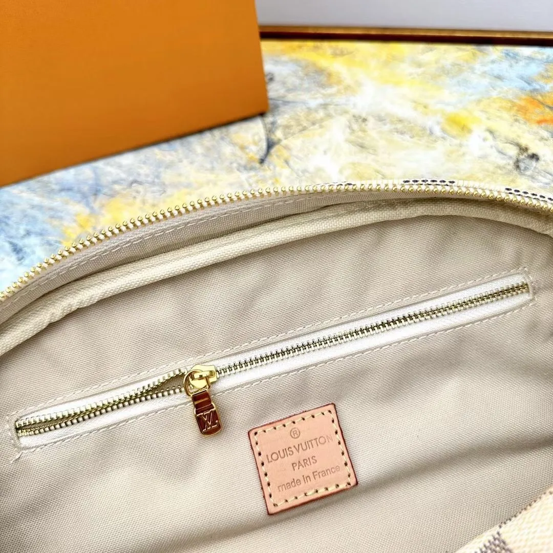 All categories Official website "Brand Women's Bags" Women's Bags 💙 LV 2025 new LV toiletry bag
