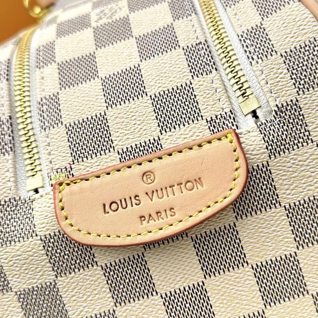 All categories Official website "Brand Women's Bags" Women's Bags 💙 LV 2025 new LV toiletry bag