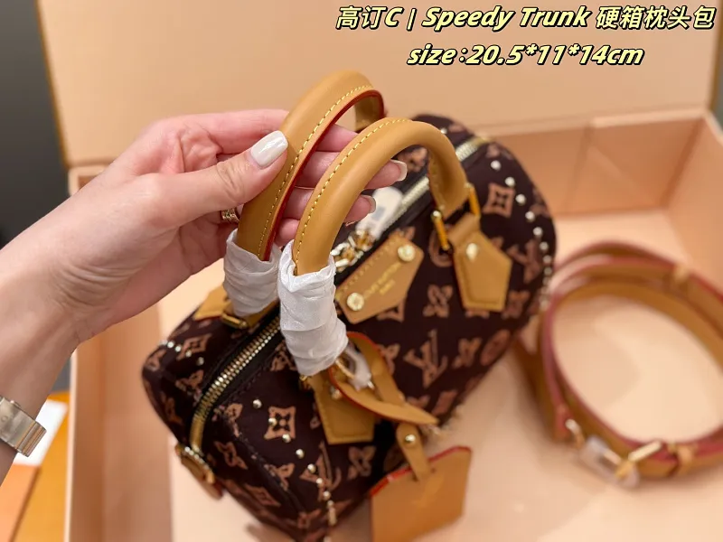 All Categories Official Website "Brand Women's Bags" Women's Bags 💙 LV 2026 New LV Crossbody Bag