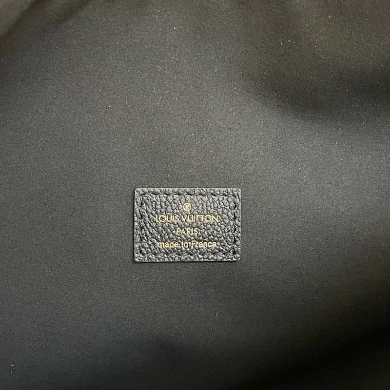 All categories Official website "Brand Women's Bags" Women's Bags 💙 LV 2025 new LV armpit bag